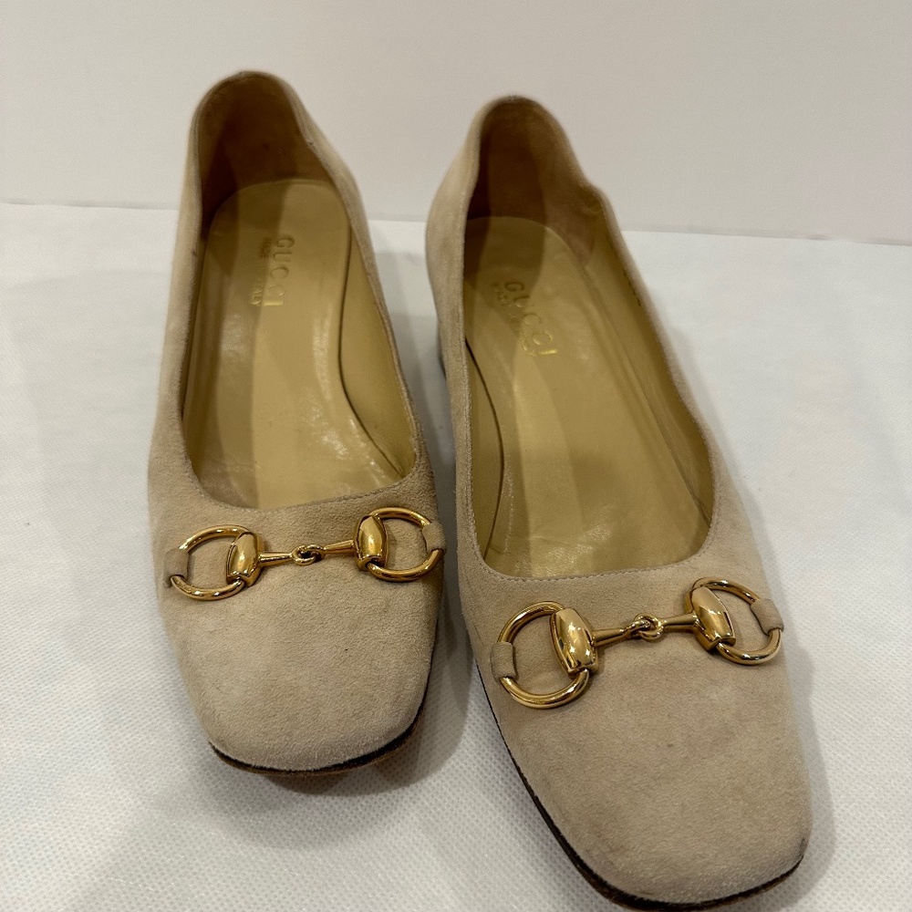 GUCCI LOAFERS WITH GOLD HORSEBIT IN TAUPE SUEDE